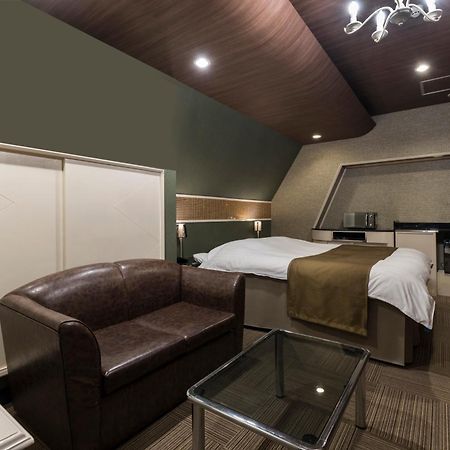 ホテル ジュエリージュエリー 十三 (Adults Only) Ōsaka Exterior foto