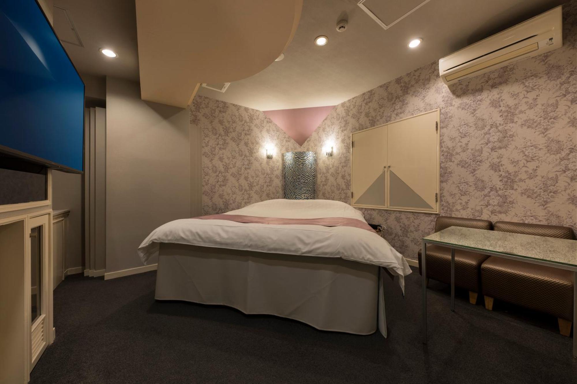 ホテル ジュエリージュエリー 十三 (Adults Only) Ōsaka Exterior foto