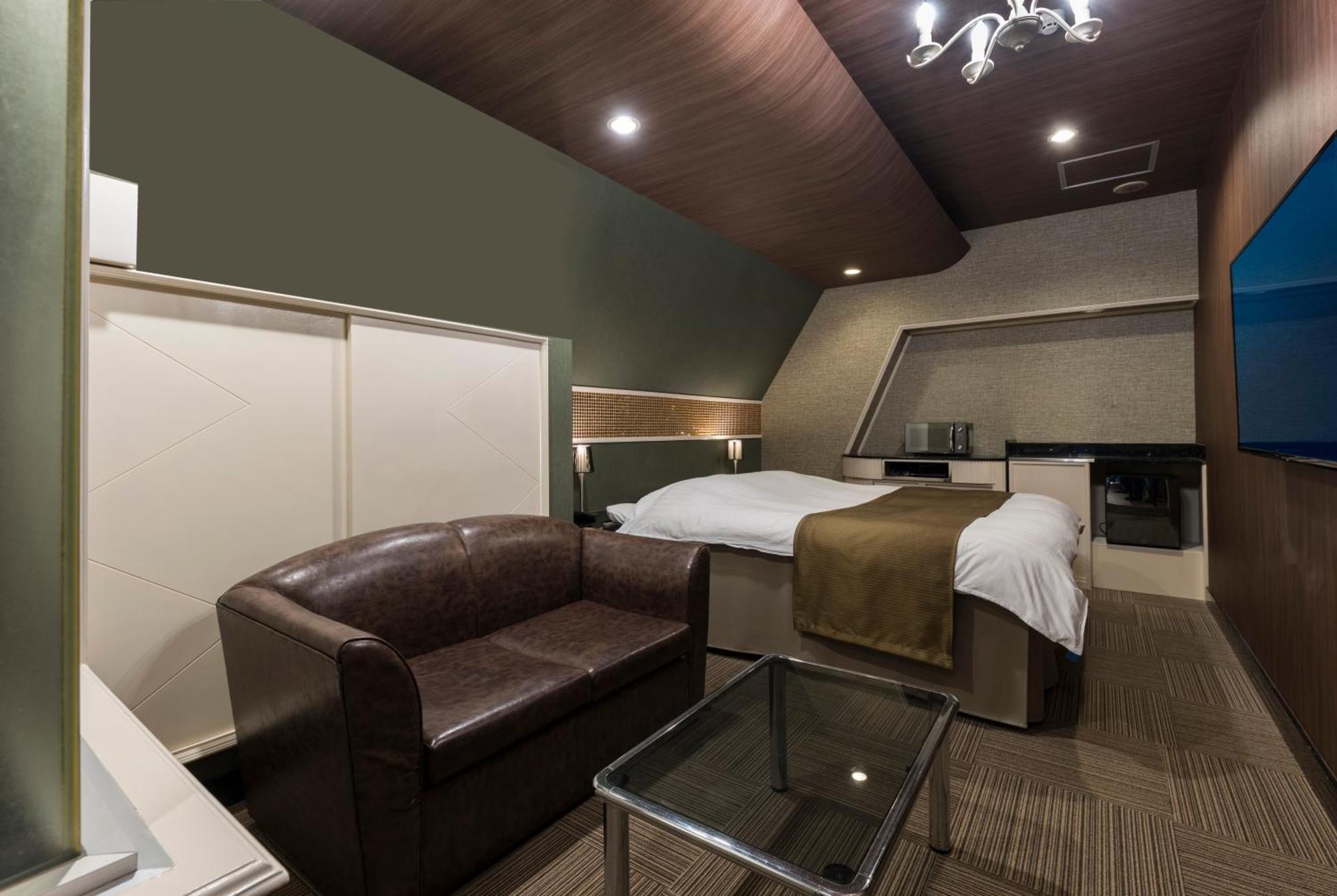 ホテル ジュエリージュエリー 十三 (Adults Only) Ōsaka Exterior foto